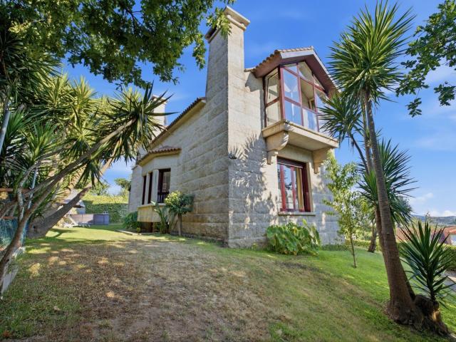 UNA JOYA EN PIEDRA GALLEGA EN EL CORAZÓN DE LAS RÍAS BAIXAS. 407 m² construidos | Parcela: 1.626 m² | Dormitorios: 4 | Baños: 3