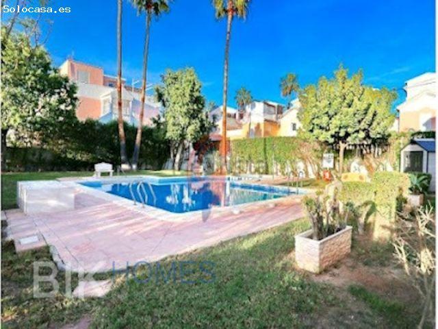 Una oportunidad única: vivienda de 3 dormitorios con 2 terrazas, piscina y playa