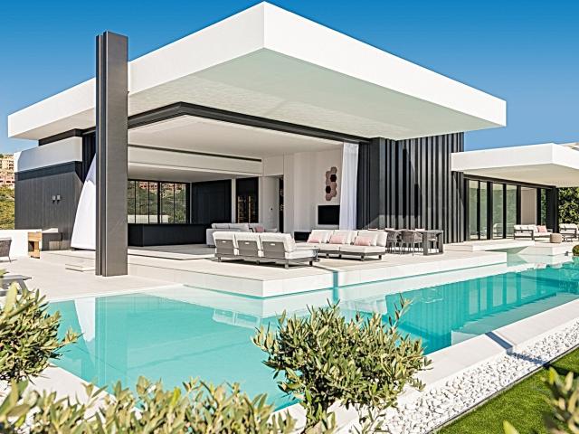 Una propiedad excepcional en primera línea de golf en la sol. 967m² Estepona