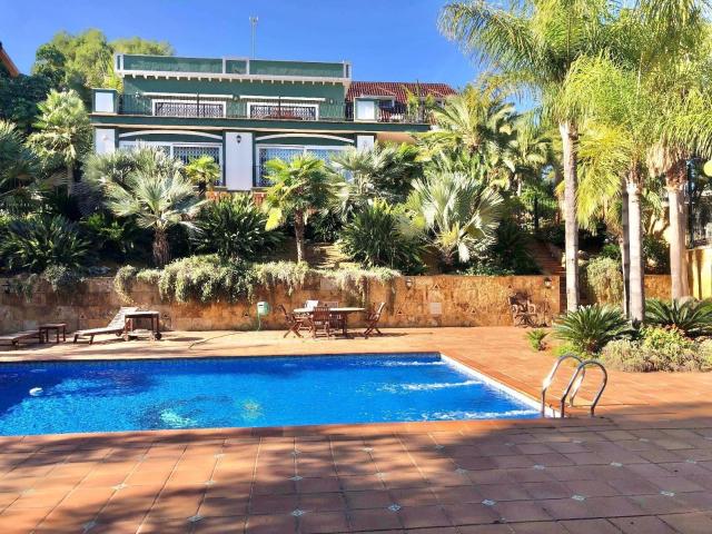 Una residencia espectacular en el corazón de El Palmar, donde el lujo, el confort y la naturaleza se unen en perfecta armonía