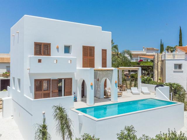 Una villa contemporánea y personalizada en Pedreguer – Costa. 134m² Dénia