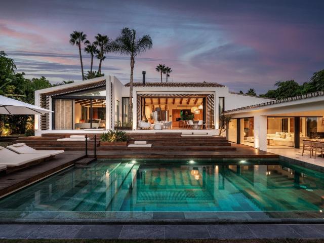 Una villa de golf en primera línea en Nueva Andalucía con 5. 303m² Marbella