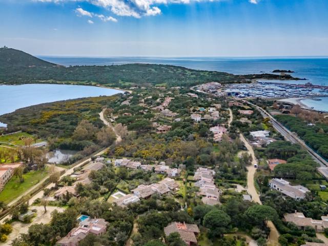 Una villa iconica nell’esclusivo scenario di Notteri 291m² Villasimius