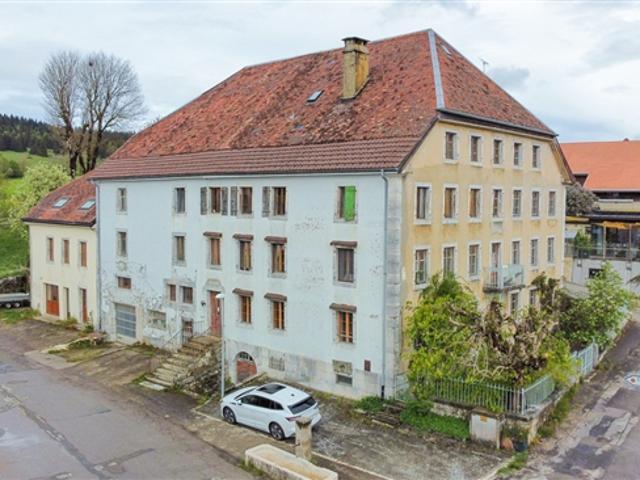 Unabhängiges Haus mit Mietgebäude und verschiedenen Anbauten
