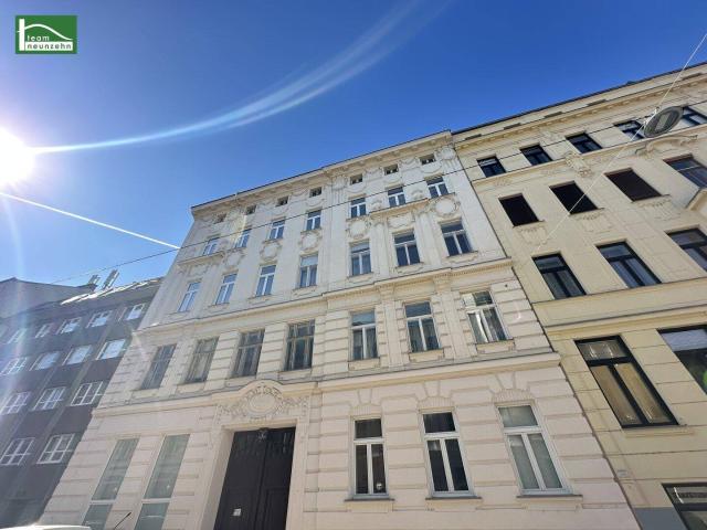 Unbefristet vermietete DG Wohnung mit Terrasse in ruhiger Gasse nahe U4 und U6! Lift und gepflegtes Gebäude!