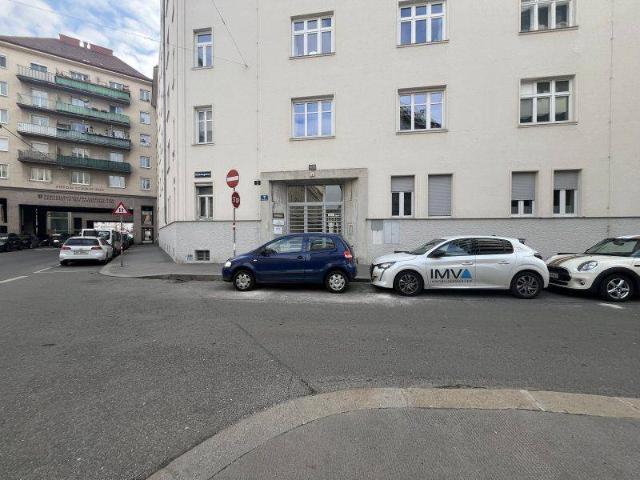 Unbefristet vermietete 4 Zimmer Wohnung mit kleinem Balkon Nähe Schloss Belvedere