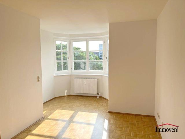 UNBEFRISTET Moderne Wohnung mit Blick auf den Schloßberg!