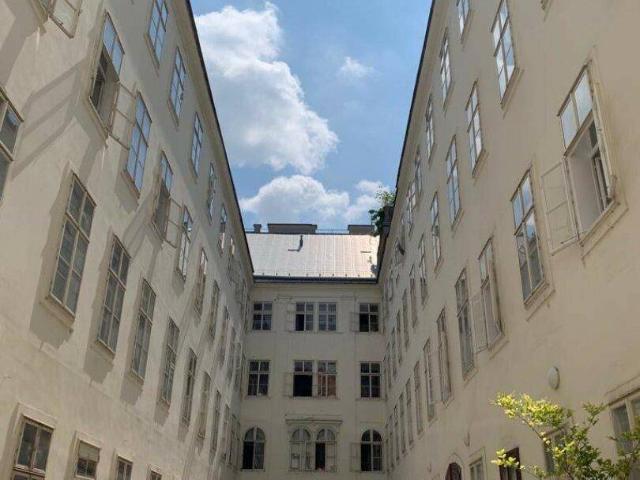 Unbefristete 2 ZIMMER Dachgeschosswohnung mit Terrasse!BESTLAGE!