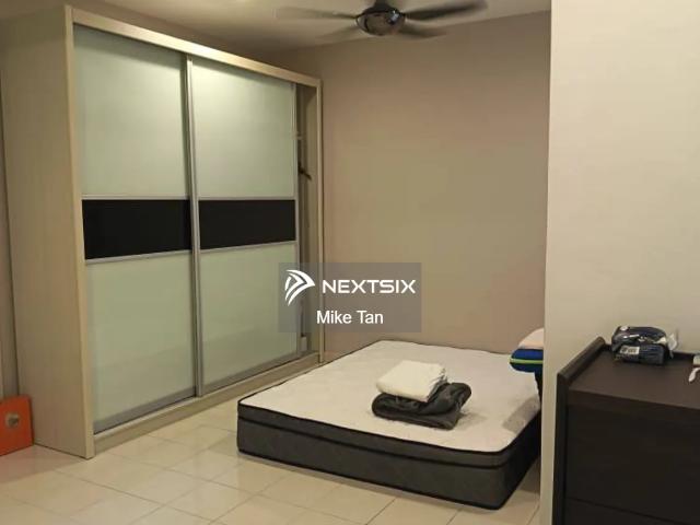 Unblocked view, big size big built up Low density, fully renovated good condition unit Freehold title 24 hours gated & guarded