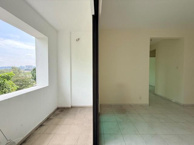 Unblocking Balcony Lakeview Avenue Two Lake Valley BTHO Open For Sale
