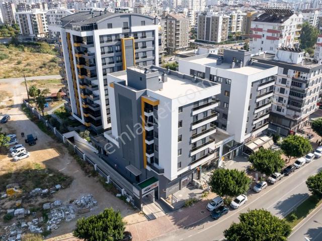Uncalı'da Havuzlu Güvenlikli Site İçi 3+1 Satılık Ara Kat Daire