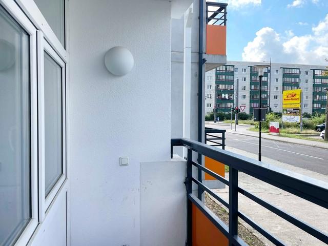 Und den Bäcker gleich vor der Tür! Single Apartment mit offener Küche und 2 Balkonen in Halles Süden