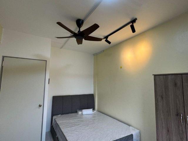 Under 10 Minutes Drive to MRT Surian | Medium Room @ Kota Damansara