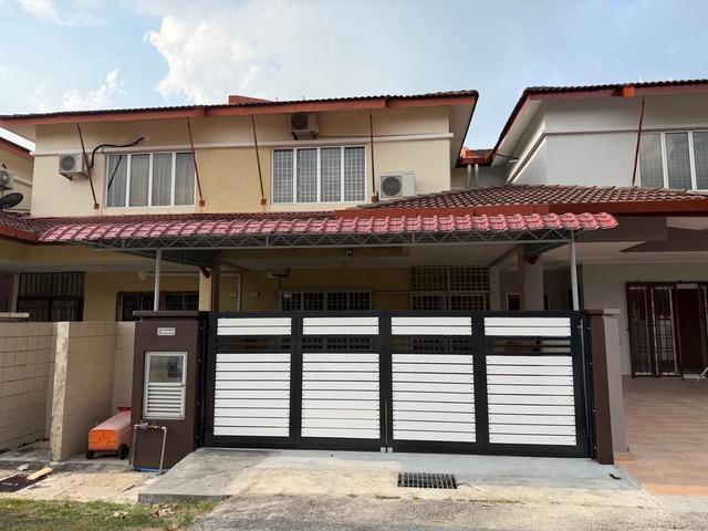 Under Value 140k Full loan Double storey in Forest height for sale