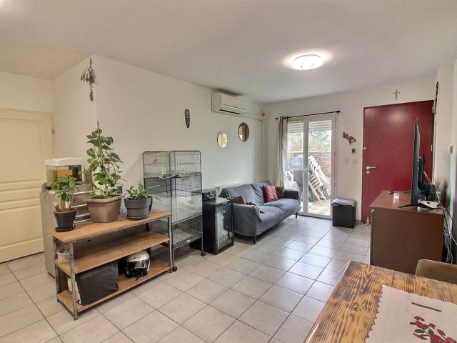 Une cave et deux places de parking