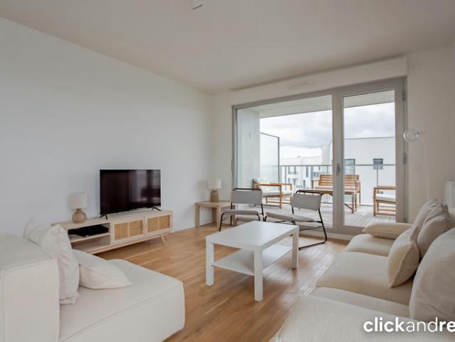 Une chambre disponible dans une colocation