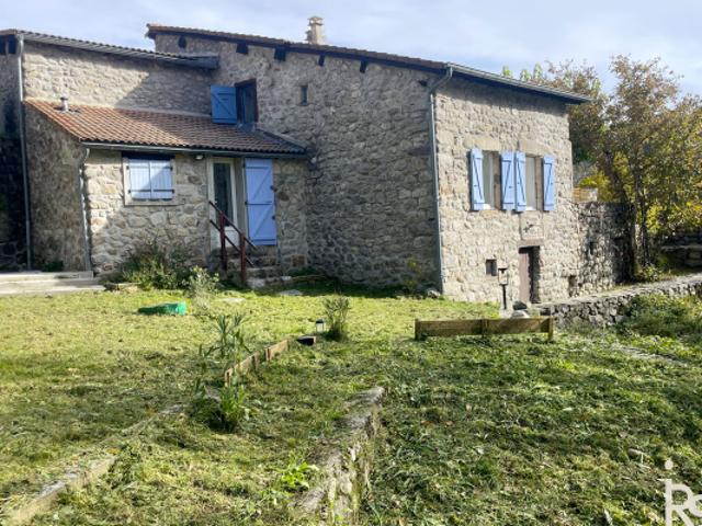 Une charmante maison en pierre de 80 m2 habitables rénovée r