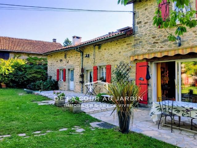 Une ancienne ferme au charme bucolique et artistique 250m² Pensol
