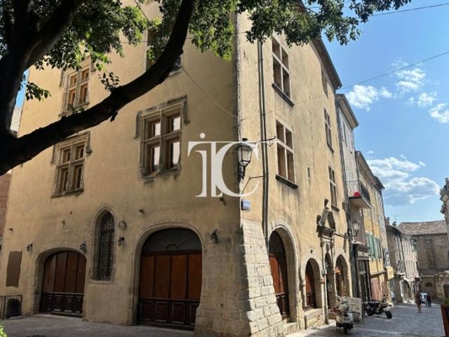 UNE ADRESSE RARE ENTRE PATRIMOINE ET ARCHITECTURE CONTEMPORAINE