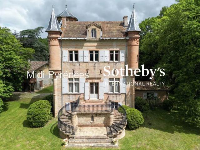 Une allure incomparable pour cet authentique Pavillon de Chasse