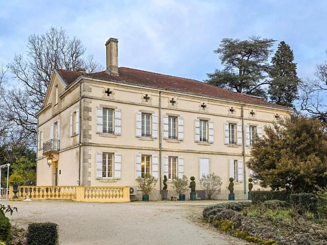 Une Architecture Pensée Pour Traverser Le Temps 730m² Moissac
