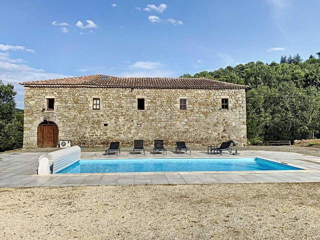 Une bastide du 16ème siècle rénovée de 260 m2 hab aménagée. 260m² Valgorge
