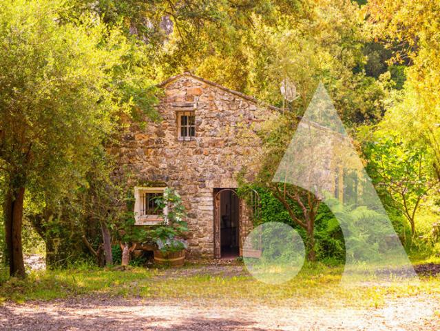 BASTIDE EN PIERRE SUR 1 HECTARE AVEC RIVIÈRE UN LIEU UNIQUE CALLAS
