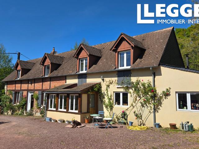 Une belle maison de campagne de 3 chambres nichée au cœur de la Normandie, offrant un potentiel locatif