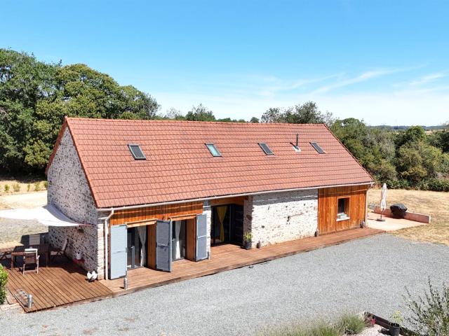 Une belle maison rénovée, un studio et son grand terrain pou. 190m² Boussac