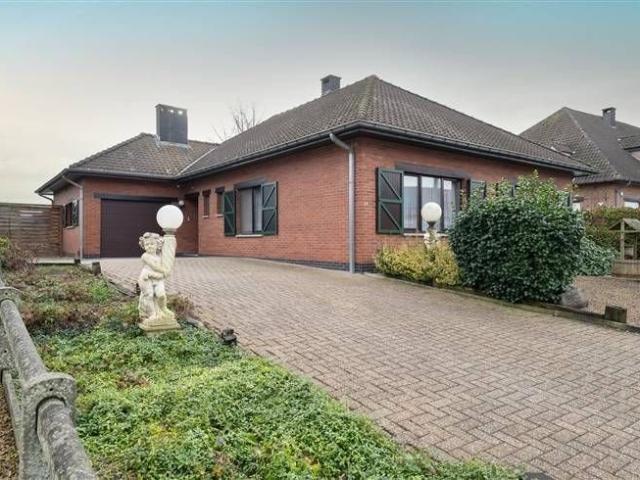 Une belle villa 4 façades type bungalow avec 3 chambres et