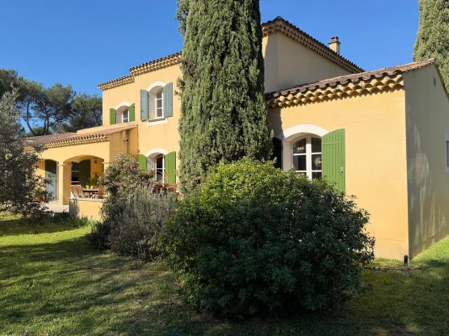Une belle villa avec piscine et potentiel constructible