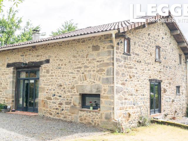 Une grange charentaise rénovée de style loft, pleine de caractère, lumineuse et spacieuse, open space 167 m²