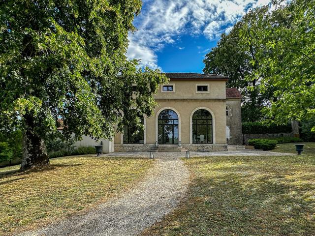 Une Demeure D'exception Dans Son Parc 120m² Vesoul
