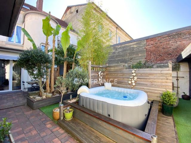 Maison ancienne de charme, jardin avec jacuzzi, hyper centre Noailles, tout à pied