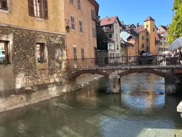 Une des meilleures situation en vieille ville de Annecy