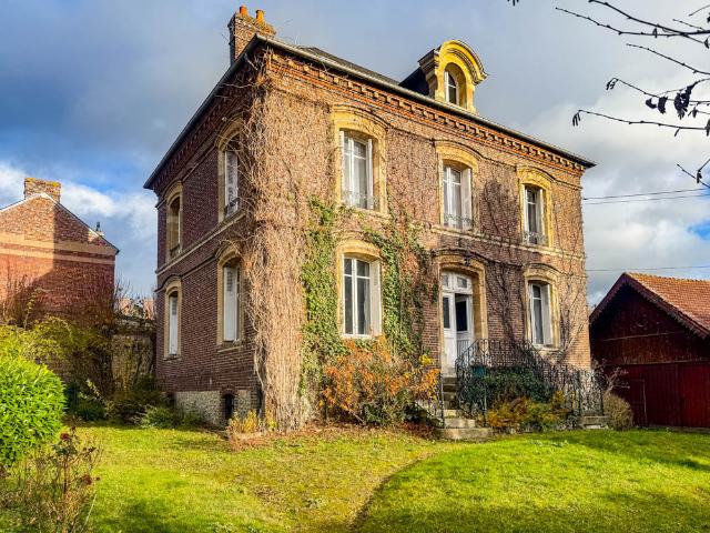 Une élégante maison de maître en centre ville, la campagne au milieu du Pays d'Auge