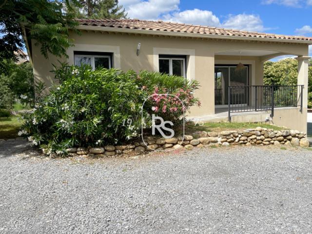Une lumineuse villa de plain pied récente de 80 m2 avec 559