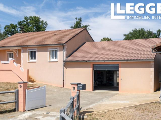 Une maison moderne, offrant de grands espaces, permettant de combiner espace de vie et usage professionnel