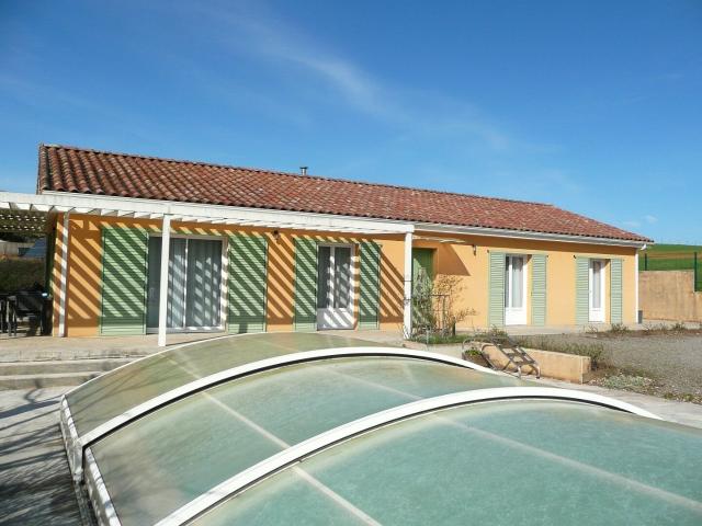 Une maison moderne plain pied avec piscine et dépendances.. 143m² Monteils