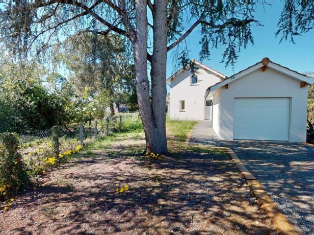 Une maison neuve toute neuve à vendre dans le centre de LÉOGNAN !
