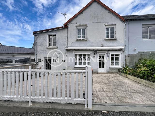 Une maison avec garage non attenant dans le centre de DONVILLE LES BAINS