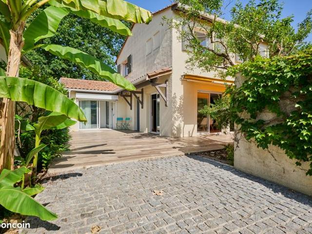 Une maison avec jardin 3 chambres et 1 bureau a cauderan