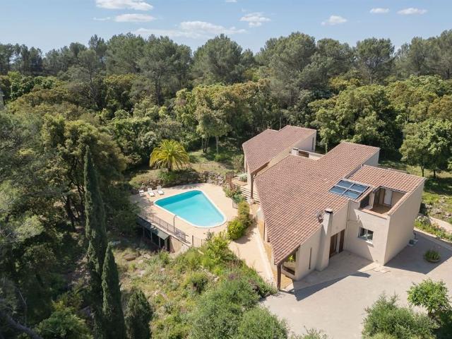 Une maison confidentielle dans son écrin de verdure. 289m² Montpellier