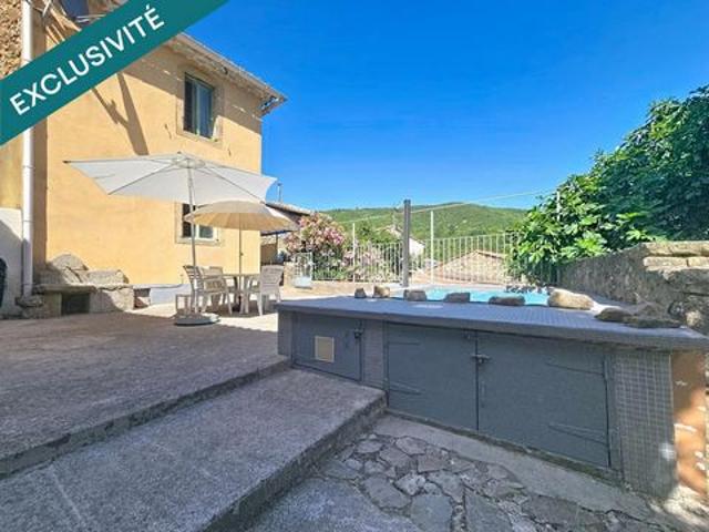 Une maison coup de cœur au charme exceptionnel, avec piscine et vue dégagée au cœur des Hauts Cantons
