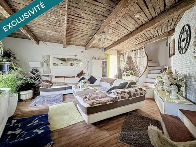 Une maison de caractère avec jardin et vue, alliant charme de l'ancien et confort moderne