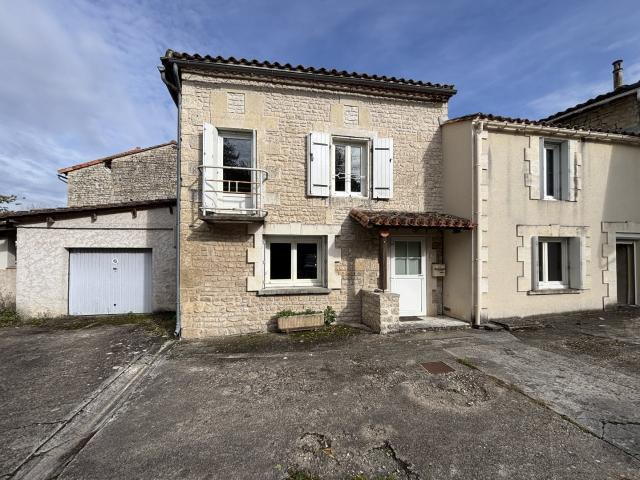 Une maison de caractère avec potentiel d'agrandissement, jardin attenant et garages