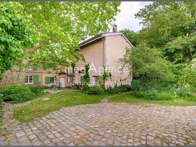 Une maison de charme au cœur de Dommartin au calme