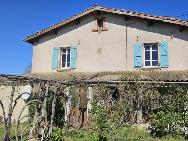 Une maison de famille à restaurer, atelier et jardin arboré 108m² Giroussens