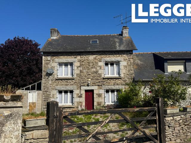 Une maison de quatre chambres située dans un charmant petit village du centre de la Bretagne près de Gouarec