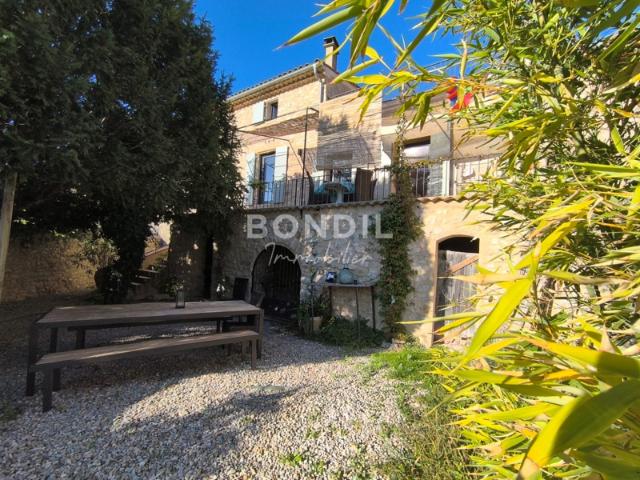 Une maison de village au coeur du Luberon, au calme et pleine